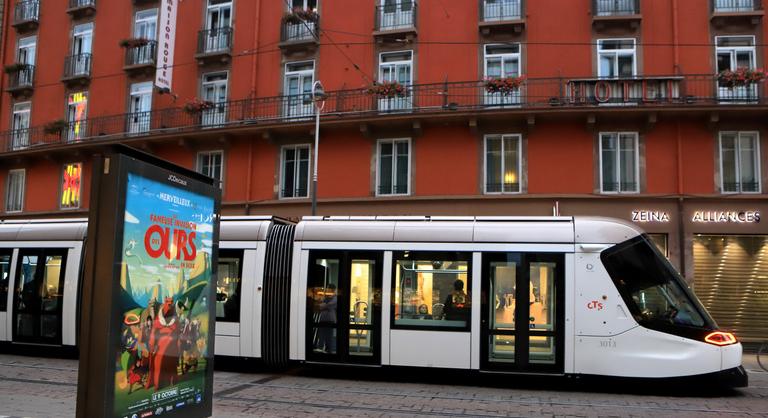 Egy strasbourgi nő egy villamoshoz ment feleségül