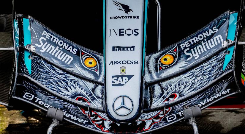 Itt az új F1-balhé: szabálytalan lehet a Mercedes