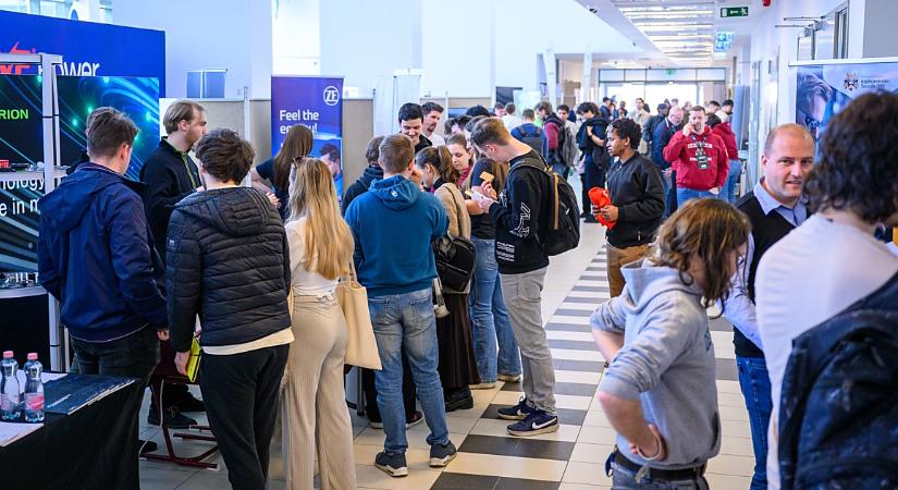 Ipar Napja: a robotika és az ipari újdonságok is megjelentek a debreceni szakkiállításon – fotókkal