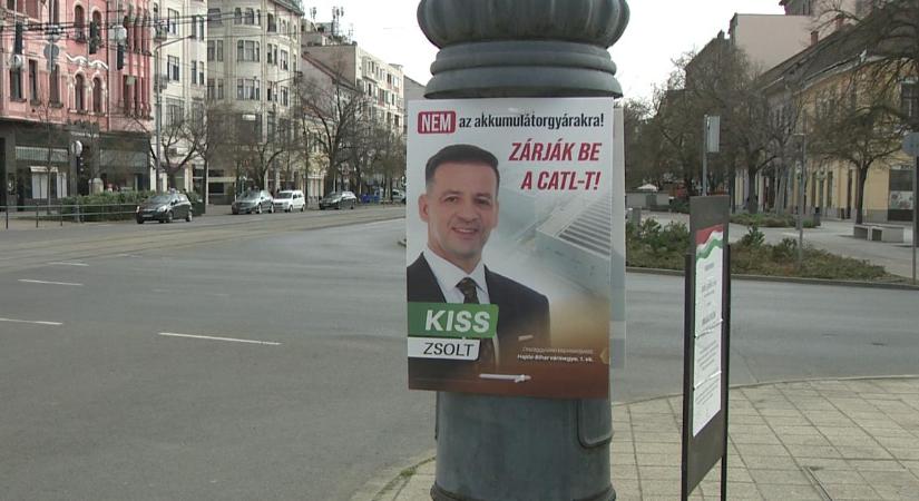 Debrecenben gyűjt aláírásokat a Jobbik az akkumulátorgyárak ellen, az üzemek bezárását is felvetették