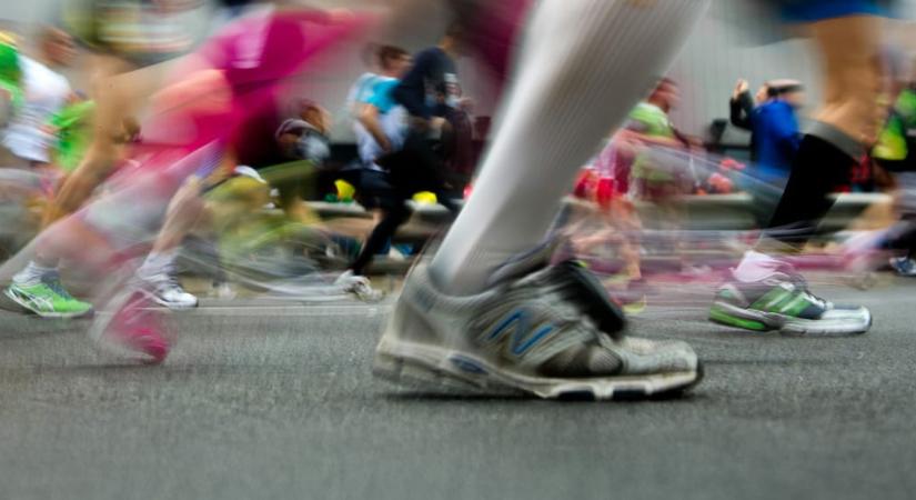 Tévútra vitte a futókat a felvezető autó, de megkegyelmezett nekik a nemzetközi szövetség