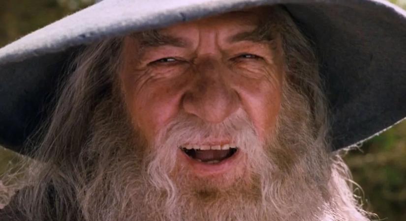 Sokkoló! Félmeztelenül, borral a kezében posztolt videót Gandalf