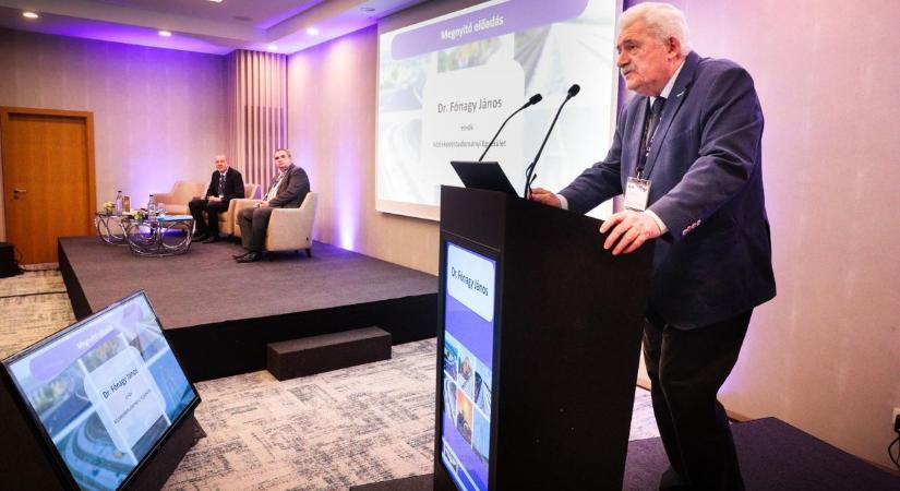 KRESZ-változások, járműbeszerzések, új útvonalak - Közlekedésfejlesztésről tanácskoznak Bükfürdőn