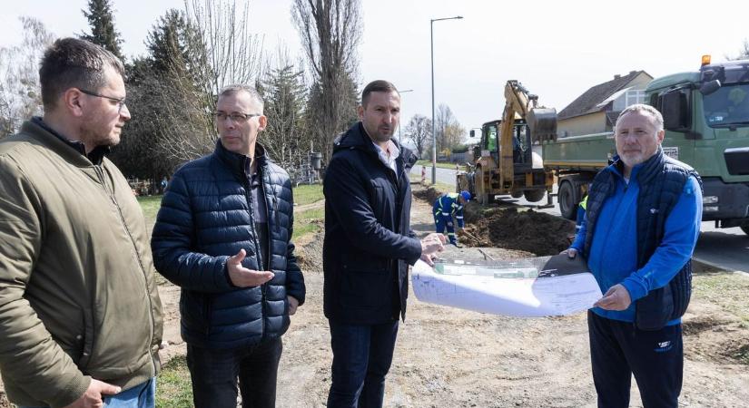 Felbontották a kerékpárutat, nagy munka folyik az elkerülőn - forgalomkorlátozás lesz egy hónapig (galéria, videó)