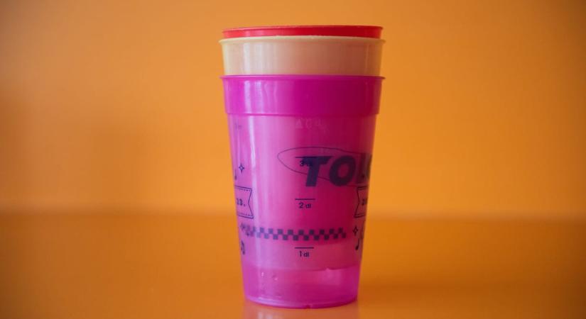 Meredeken emelkedik a műanyag ára