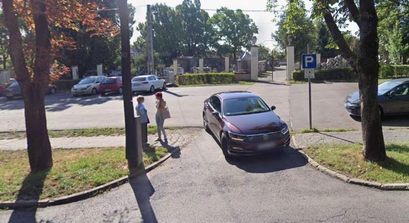 Megújulnak az urnafalak az egri urnatemetőben