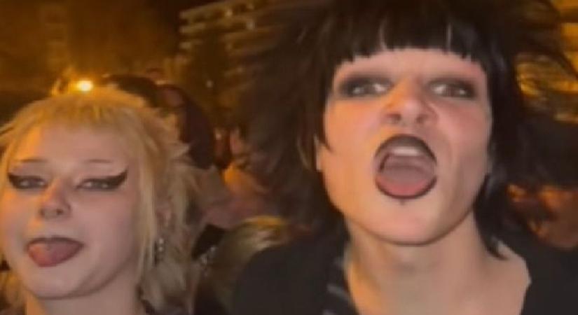 Orbán Viktor országjárása és a tiszás szeretetország megnyilvánulásai