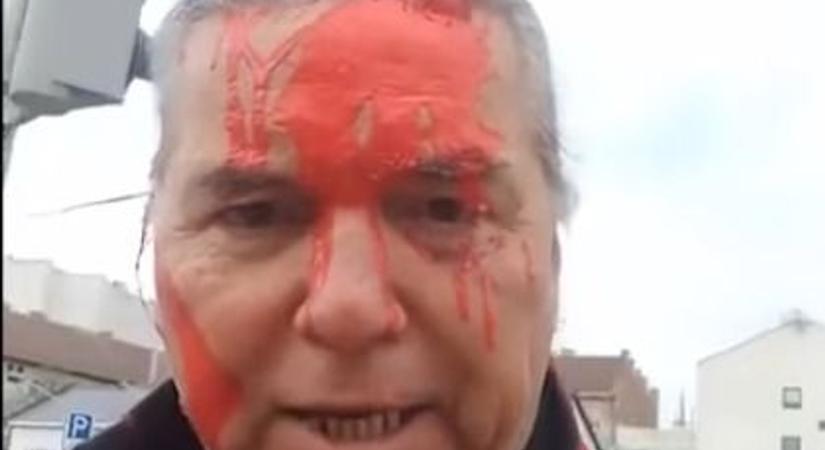 Brutális támadás érte a Mikszáth-díjas újságírót, meg is vakulhatott volna, mert kérdőre vonta a tiszás plakátrongálót - videó