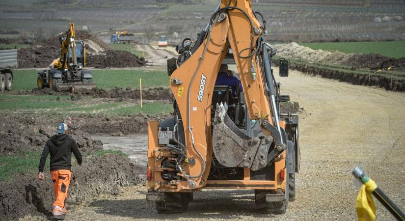 450 millió forint kezdett el dolgozni a hevesi település iparosításáért