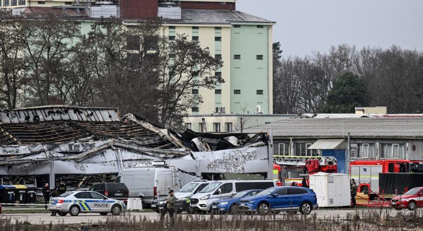 Három embert letartóztattak a csehországi fegyvergyár felgyújtása miatt, terrorcselekménnyel gyanúsítják őket