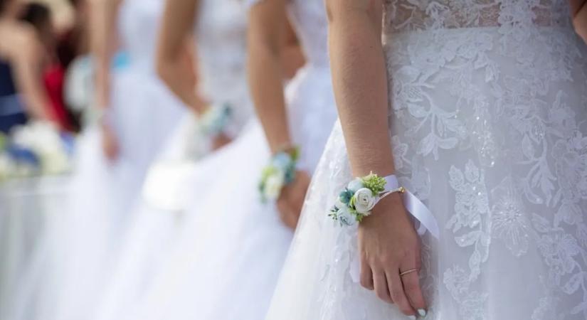 Brutális tempóban kapkodják az Anna-bál jegyeit – ennyibe kerül idén