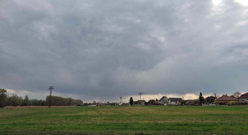 Viharral érkezik a front – ennyi csapadékra számíthatunk