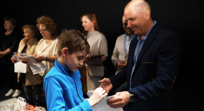 A tisztánlátás kedvéért: milliókért vásárolt a Lions szemüvegeket a rászorulóknak