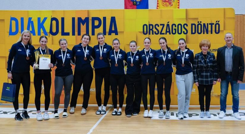 A Kölcsey leány csapatának bronzérme : a sors így visszaadta azt az egy pontot...