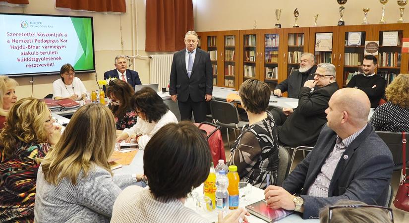 Huszonegy szakember alapította meg a Nemzeti Pedagógus Kar hajdú-bihari küldöttgyűlését