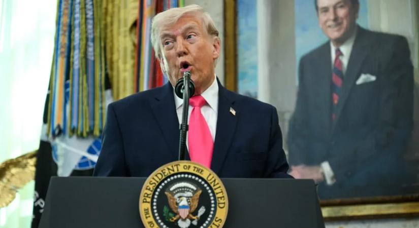 A padlón koppant az Iránt lövő Trump népszerűsége