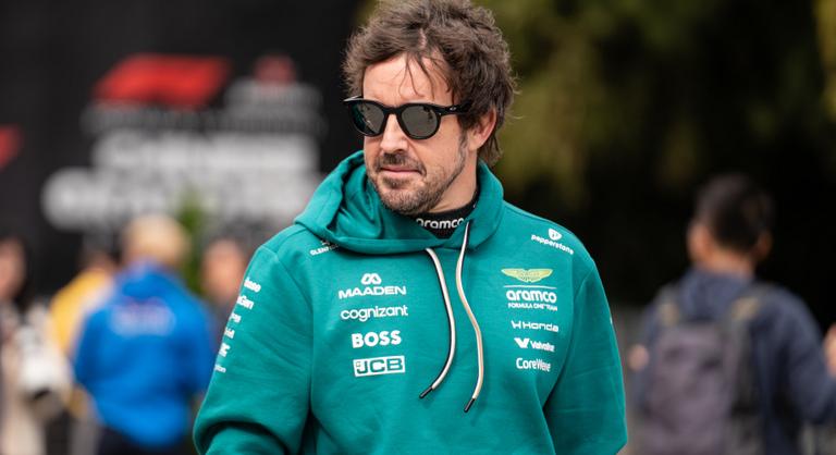 Édesapa lesz Fernando Alonso, később érkezik a Japán Nagydíjra