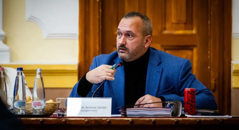 A DK jelöltje szerint nem a párt, hanem ő maga kezdeményezte a visszalépését