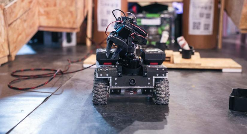 Robotok szállták meg az egri körcsarnokot