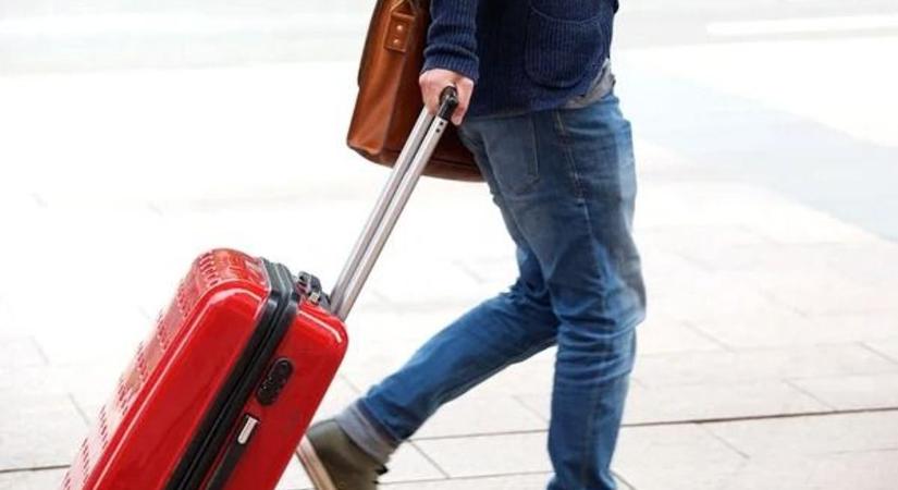 Betért egy egri üzletbe, majd gyanútlanul távozott - másvalaki bőröndjével