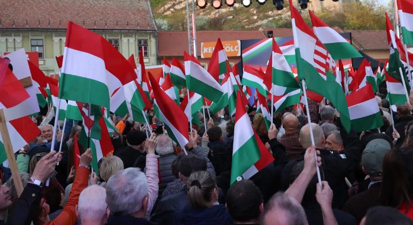 Magyar zászlók az égben: Esztergom határozott üzenetet küldött Brüsszelnek és Ukrajnának