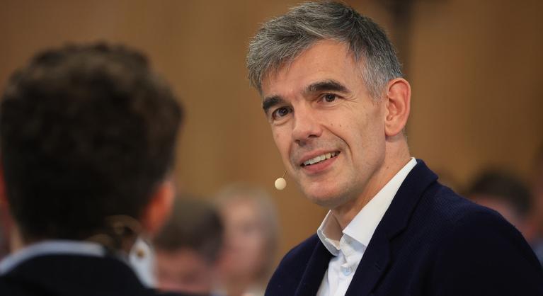 A Google volt európai elnöke veszi át a BBC kormánykerekét a Trump-per közepén