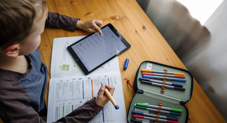 Az AI használata sokkal pusztítóbban hat a gyerekekre, mint a felnőttekre