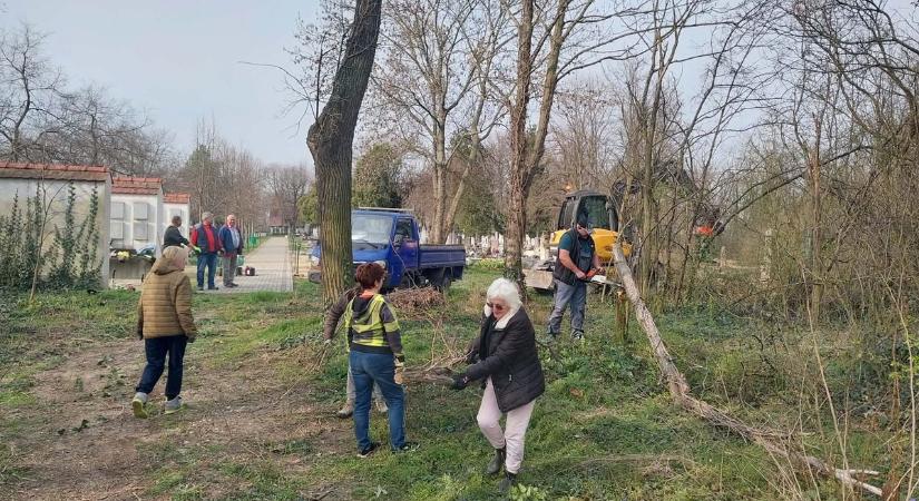 A régi sírokat és a temetőt közösen rendezik Levélen