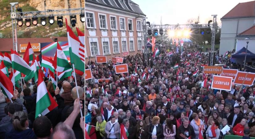 Rengetegen gyűltek össze: ekkora tömeg várja Orbán Viktort Esztergomban