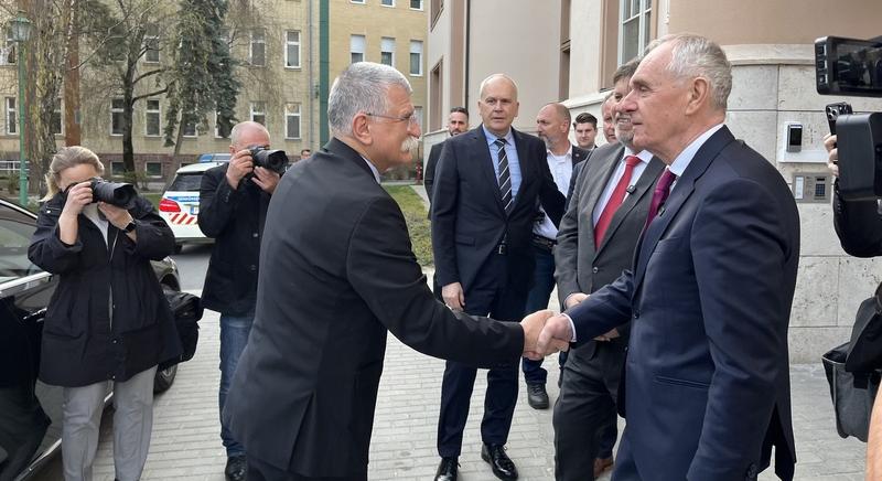 Kövér László: a betegeknek is biztonságot jelent a kaposvári kórház