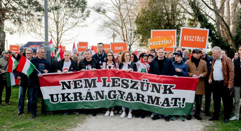 Orbán Viktor most a tiszásoknak és az ukránoknak is üzent országjárása esztergomi állomásán