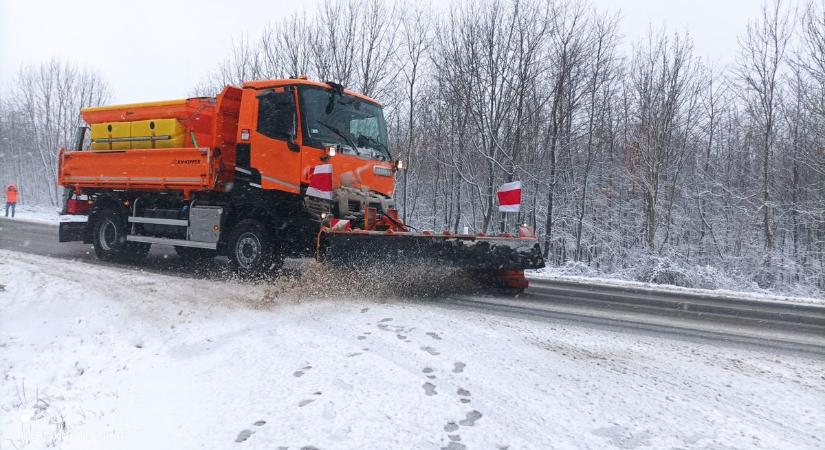 Havazás, viharos szél és télies útviszonyok lehetnek a Dunántúlon – a Magyar Közút visszaáll