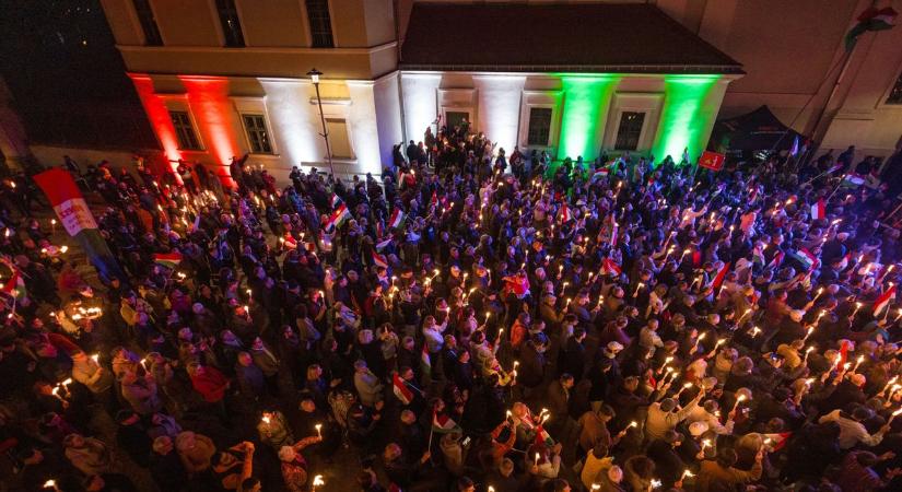 Nincs megállás: Esztergomban is óriási tömeg gyűlt össze Orbán Viktor országjárásán (GALÉRIA)