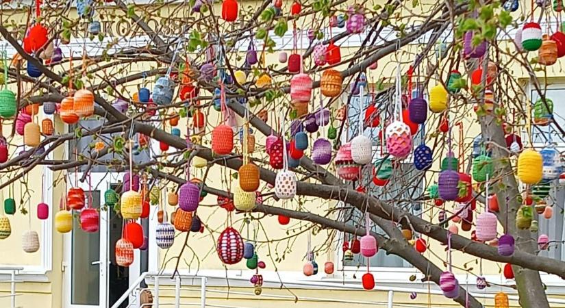 Húsvéti varázslatot horgoltak Dunaszigeten - fotó