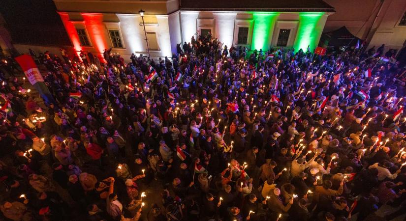 „Az emberek jobban hisznek a szomszédnak, mint a politikusnak” – mondta Orbán Viktor mire azonnal jött a veled vagyunk