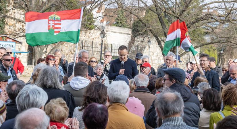 "Nem engedjük, hogy háborúba sodorjanak minket" – Szijjártó Péter Székesfehérváron járt (galéria)