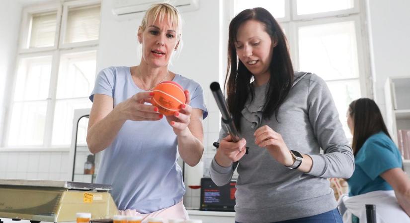 Szabadulószobává alakult a magisztrális laboratórium – A kórházi gyógyszerészet napja a Markusovszky-kórházban - fotók
