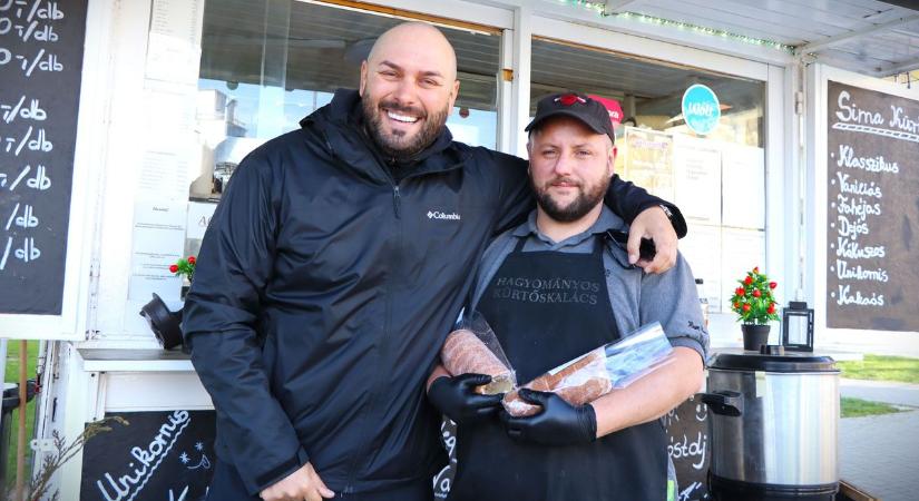 A sarokról is visszafordulnak ezért a kürtőskalácsért Zalaegerszegen (galéria, videó)