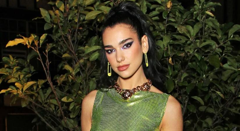 Kivillant, aminek nem kellett volna? Dua Lipa melltartóban jelent meg a vörös szőnyegen