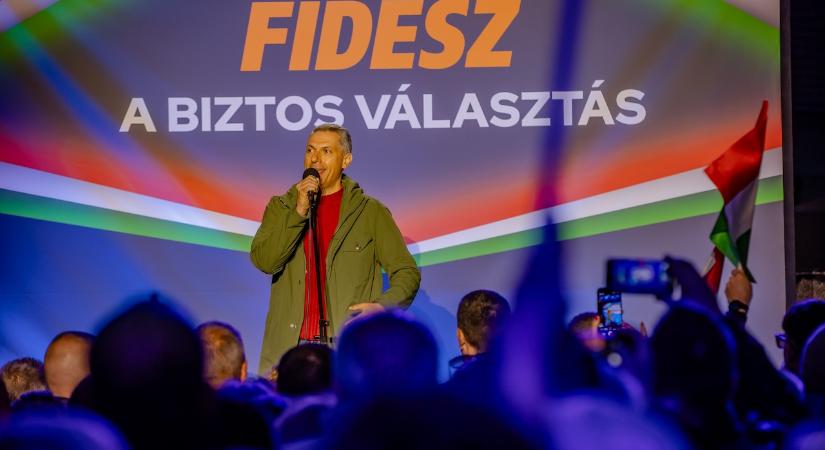 Lázár János: A választás a pénzről szól, a magyar emberek pénzéről