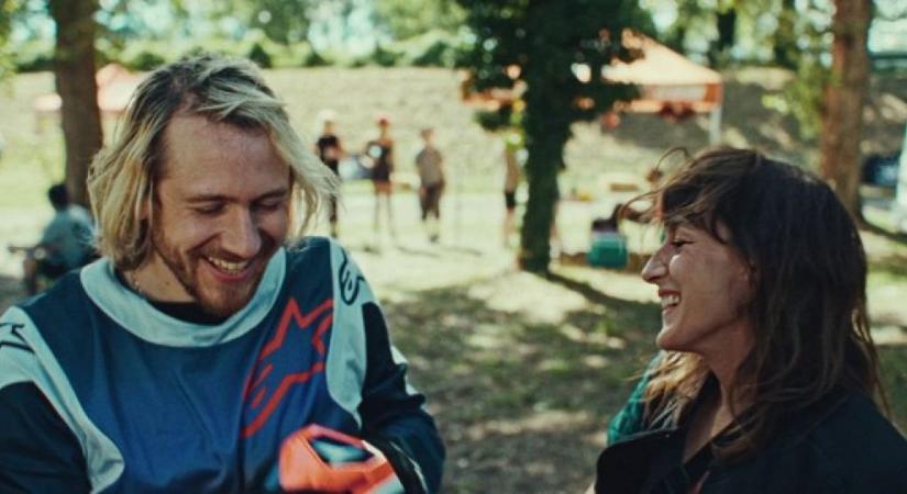 VISSZA A GYÖKEREKHEZ Amélie Bonnin: Élvezd a pillanatot