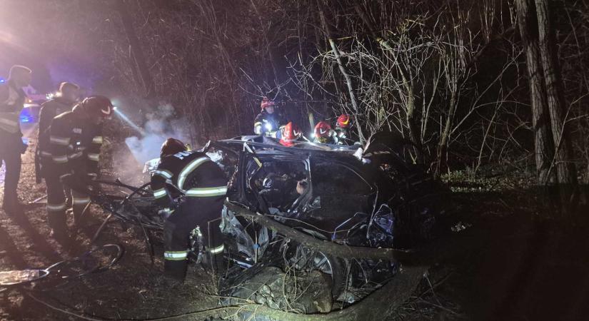 Tragédia az országúton: négy halott, három sérült – egy csecsemő kórházba került