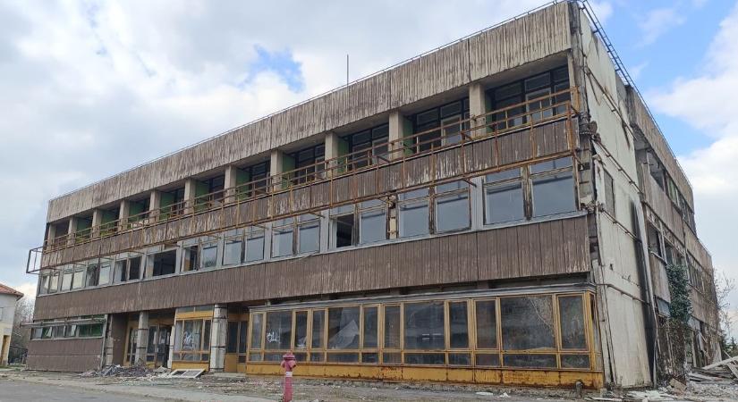 Üresen álló sálló és az eladó étterem sorsa – egyelőre ezek még kérdések