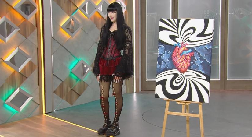 „Ezzel én fellépnék” – Az extrém külsejű festőművész elvarázsolta performanszával Alföldi Róbertéket