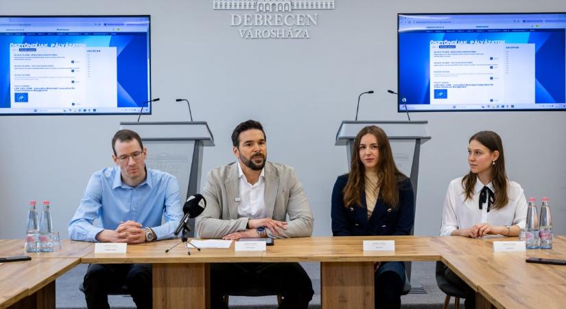 A tehetséggondozási ösztöndíjakat is Barcsa Lajos jelentette be