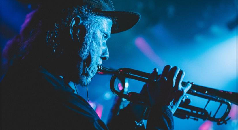 Nem mehet el a jubileumi koncertre a legendás trombitás