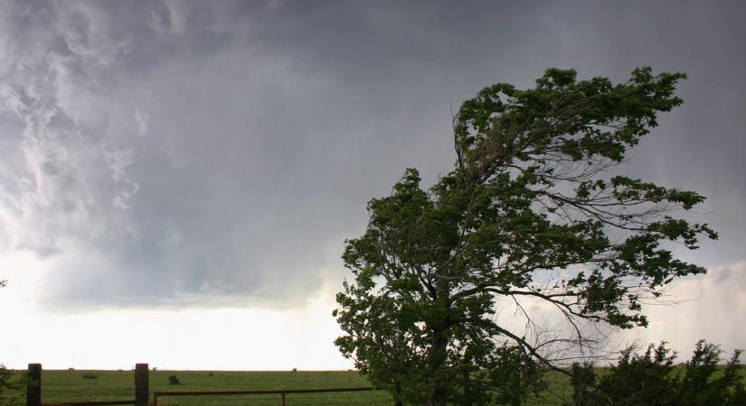 Csütörtöki időjárás: eső, szél és helyenként hó