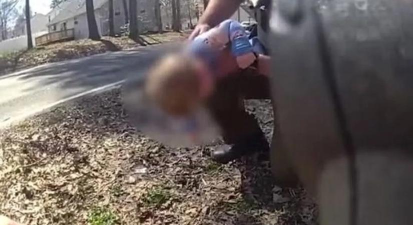 Élet-halál között lebegett a csecsemő, megrendítő videón a rendőrök küzdelme