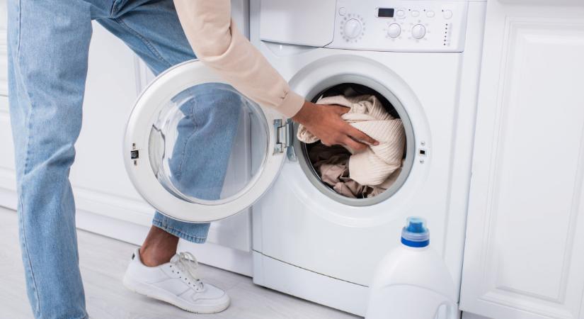 Nem képzelődsz: ha ezt csinálod tényleg büdösek lesznek a frissen mosott ruháid