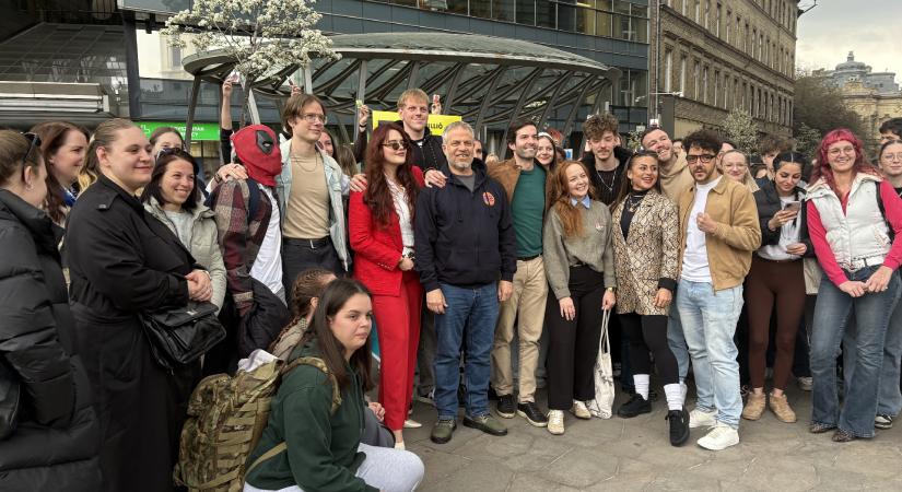 „Nem szabad elhallgatnunk a problémákat, hisz a hatalomnak épp az a célja, hogy csendben maradjunk”